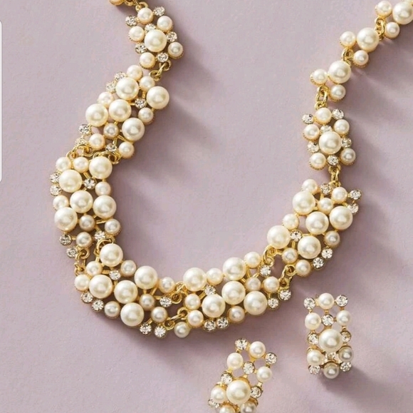 Jewelry - Pearl and Crystal Cluster Necklace and Ear…